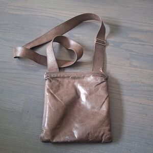 M0851 crossbody leather bag taupe
